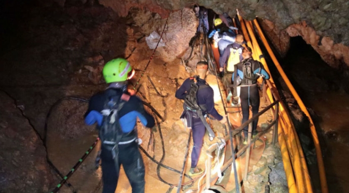 La operación de rescate logró salvar a los niños atrapados en la cueva La operación de rescate logró salvar a los niños atrapados en la cueva