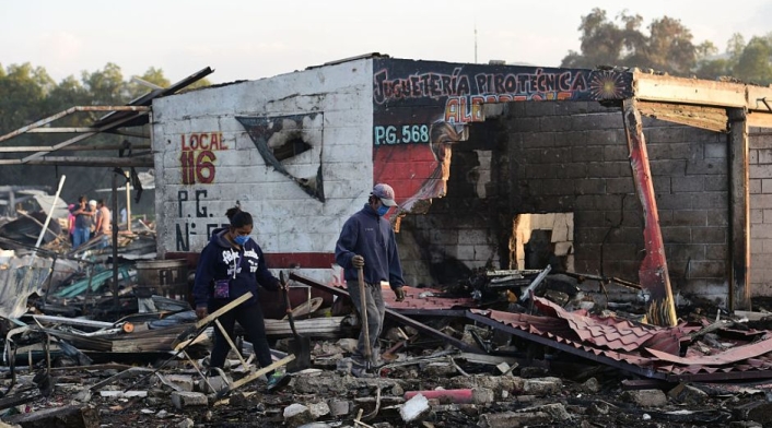 Cuando los cuerpos de emergencia acudían a atender la primera explosión hubo otros estallidos que aumentaron el número de fallecidos. Cuando los cuerpos de emergencia acudían a atender la primera explosión hubo otros estallidos que aumentaron el número de fallecidos.