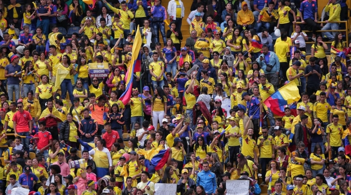 Hinchas colombianos listos para el recibimiento de la 'Tricolor'