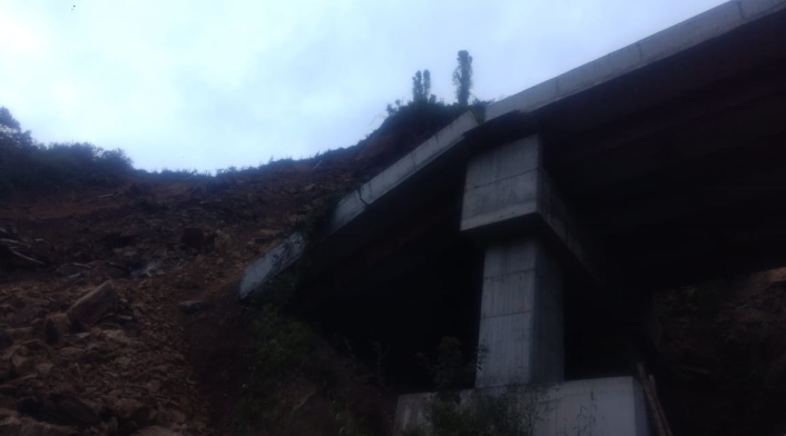 Derrumbe en el Alto de la Linea, en el sector de Cajamarca.