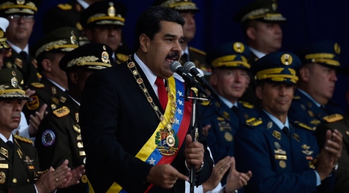 Según relataron testigos, el presidente venezolano fue atacado aparentemente por un dron.