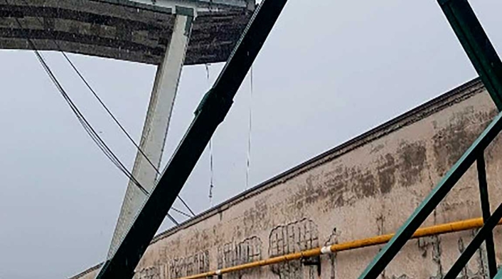 Emergencia por derrumbe de puente en Génova Bomberos atienden emergencia por derrumbe de puente en Génova