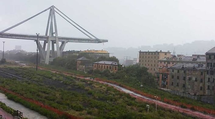 Emergencia por derrumbe de puente en Génova Puente en Génova se derrumba dejando al menos 11 muertos