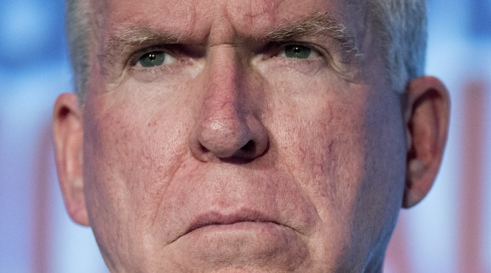 John Brennan afirmó que Trump está desesperado por protegerse a sí mismo. John Brennan afirmó que Trump está desesperado por protegerse a sí mismo.