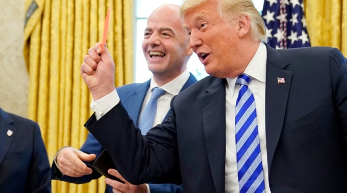 Donald Trump junto a Gianni Infantino.