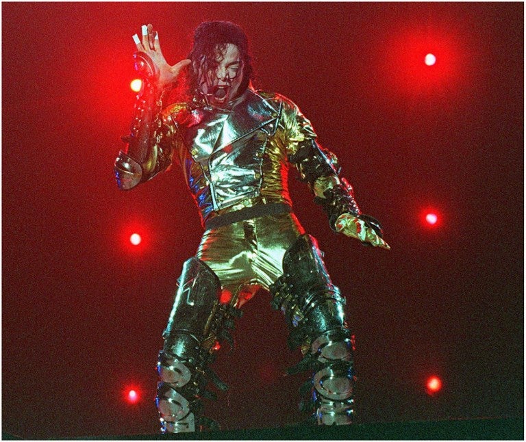 Michael Jackson en concierto en el marco del History Tour (1997) en Johannesburg, Sudáfrica
