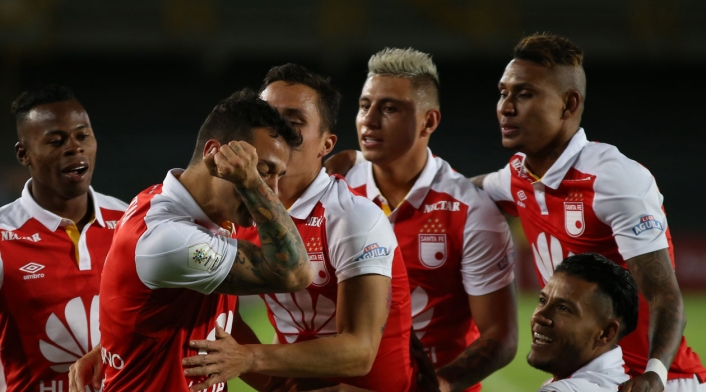 Diego Gustastavino celebra el tercer gol de Santa Fe ante Alianza Petrolera