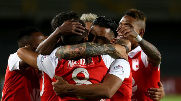 Diego Gustastavino celebra el tercer gol de Santa Fe ante Alianza Petrolera