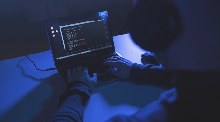El cibercrimen sigue en aumento, razón por la que las personas deben estar prevenidas con su información en la red