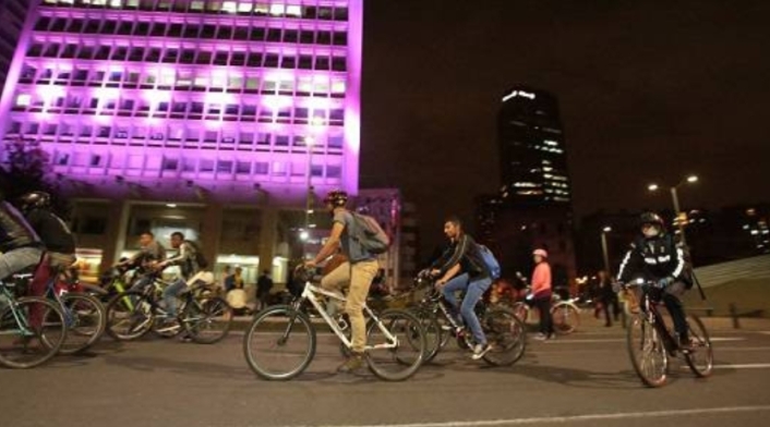 Ciclovía nocturna en Bogotá