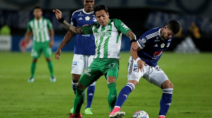 Dayro Moreno y Matías de los Santos en un duelo entre Nacional y Millonarios