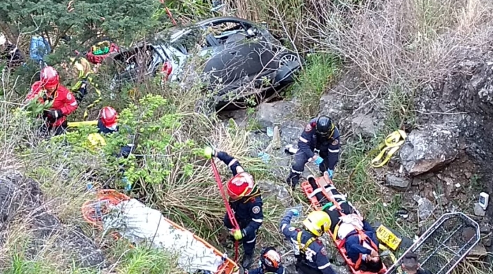Un vehículo cayó a un abismo en la vía Yumbo – La Cumbre Un vehículo cayó a un abismo en la vía Yumbo – La Cumbre