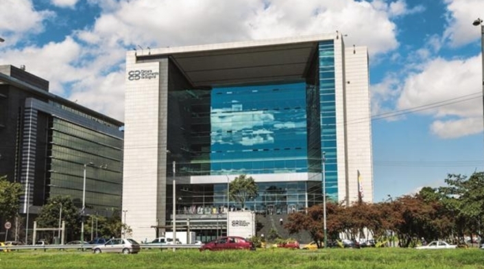Fachada del edificio de la Cámara de Comercio de Bogotá