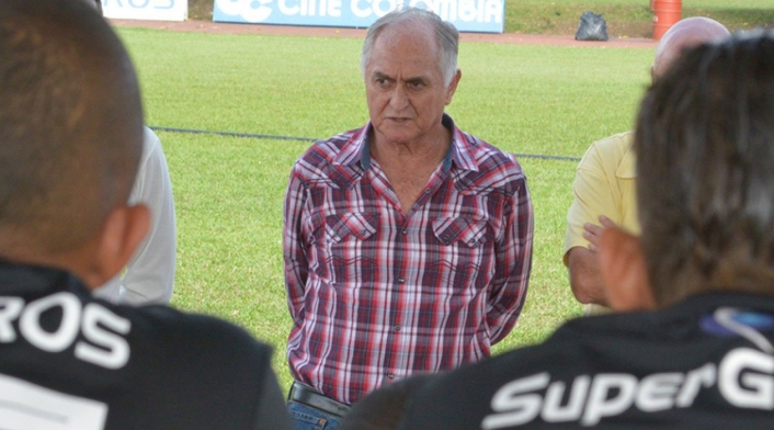Fernando ‘El Pecoso’ Castro, dirigiendo al América de Cali