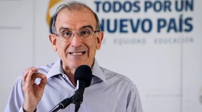 “Márquez y Paloma (Valencia) actúan como esos soldados japoneses perdidos en el monte sin darse cuenta que la guerra había terminado”, dijo Humberto de la Calle.