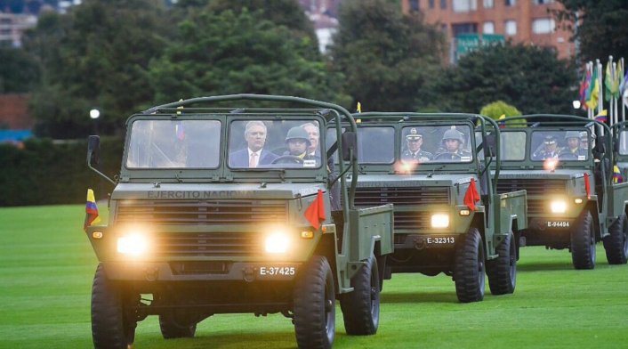 Iván Duque y las tropas de las Fuerzas Militares