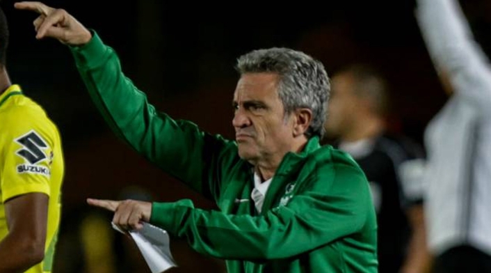 Juan Manuel Lillo en su etapa como técnico de Atlético Nacional