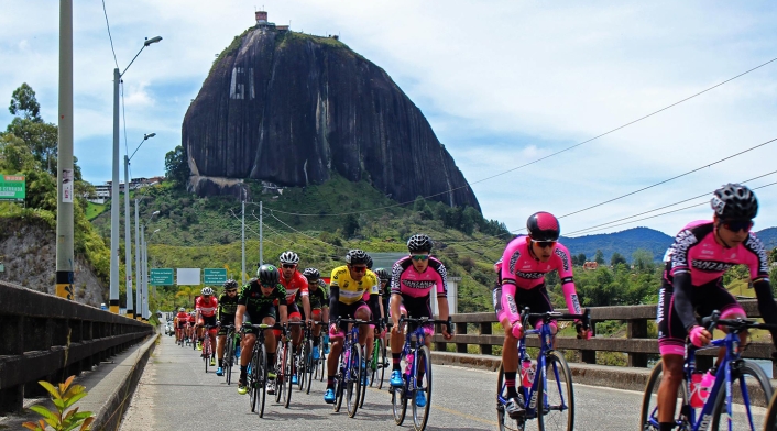 El Manzana Postobón Team entrenando en Guatapé (Antioquia)