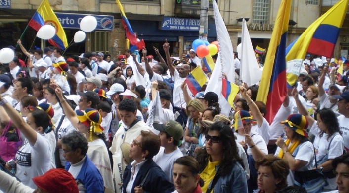 Los organizadores argumentaron que marchan por el asesinato de líderes sociales en Colombia
