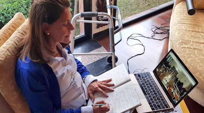 Marta Lucía Ramírez trabajando desde su hogar Marta Lucía Ramírez trabajando desde su hogar