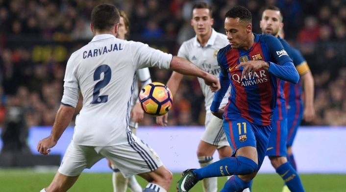 Neymar jugando con el Barcelona ante el Real Madrid