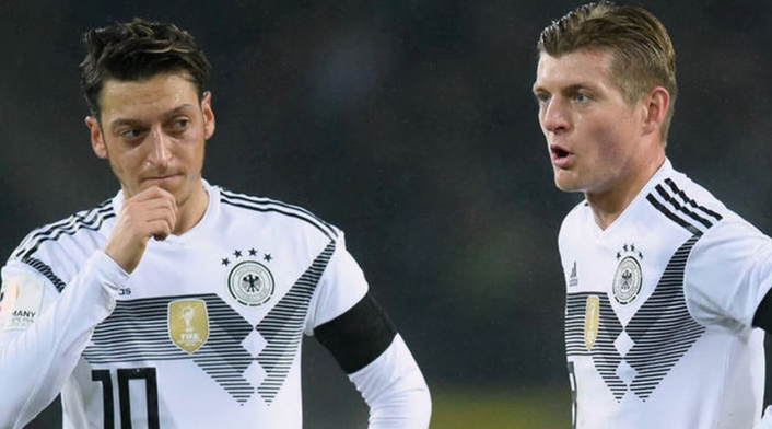 Toni Kroos lanzó críticas hacia Özil