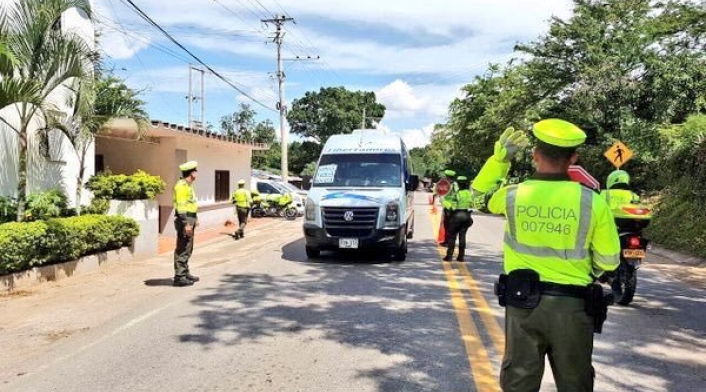La Policía de Tránsito ejerciendo control en las carreteras del país La Policía de Tránsito ejerciendo control en las carreteras del país