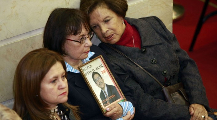 La familia de Manuel Cepeda en uno de los homenajes que se le han rendido