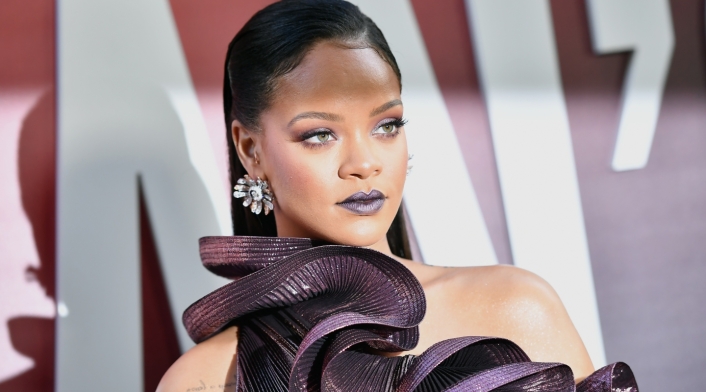Rihanna mostró sus marcadas curvas.