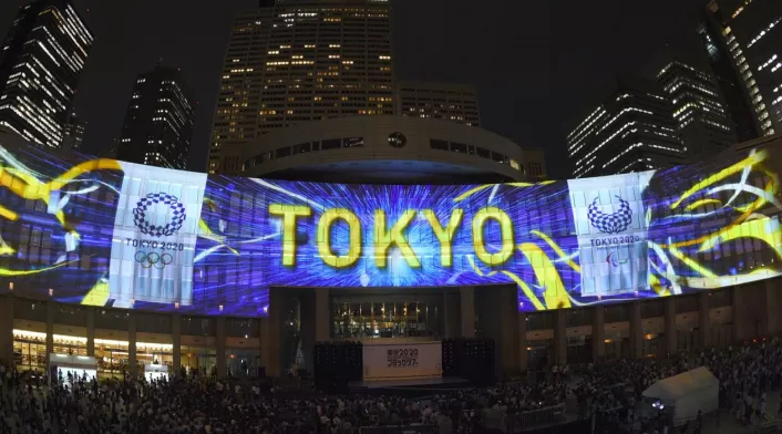 Proyección del logotipo de los Juegos Olímpicos de Tokio 2020