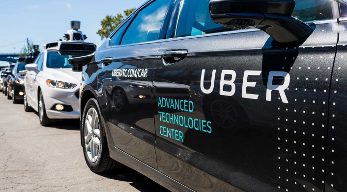 Uber y Toyota trabajan en carros autotripulados