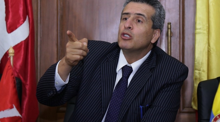 LUIS FERNANDO VELASCO