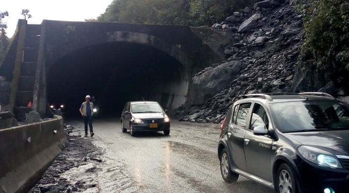Autoridades piden a los conductores transitar con precaución.