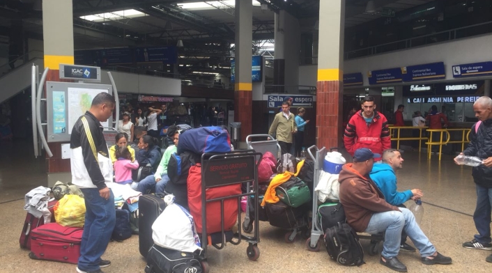 Venezolanos en la Terminal de Transportes de Bogotá