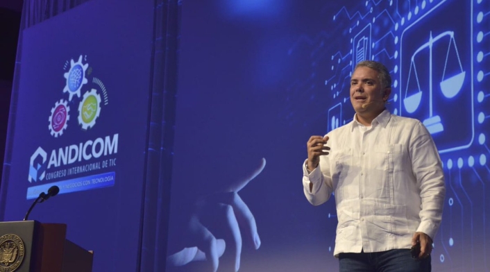 Para el jefe de Estado, las empresas dedicadas a las tecnologías tienen barreras tributarias.