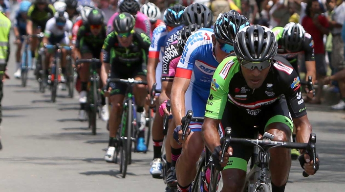 Los ciclistas del Clásico RCN dando sus primeros pedalazos en la edición 2018