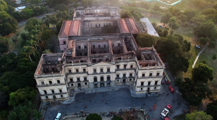 Vista de drone del Museo Nacional de Río de Janeiro luego del incendio.
