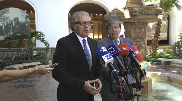 Luis Almagro, y el canciller, Carlos Holmes Trujillo.