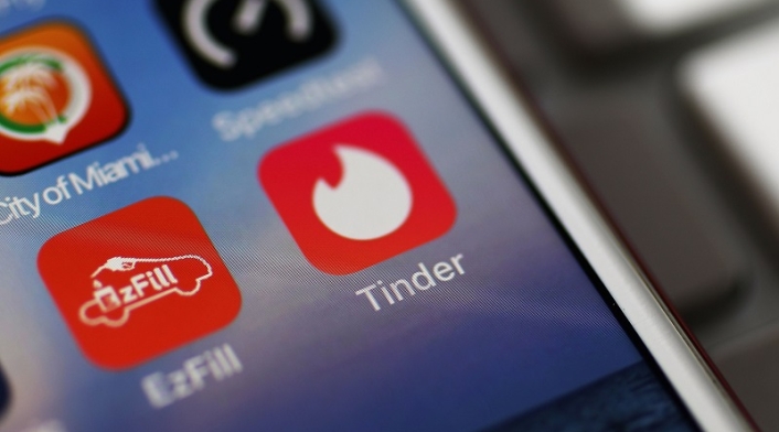 Teléfono celular, Tinder