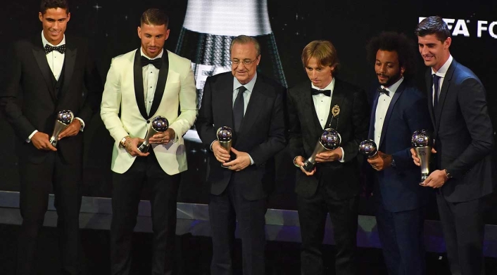 El presidente del Real Madrid junto al resto de jugadores 'merengues' presentes en la gala de los premios The Best organizada por la FIFA