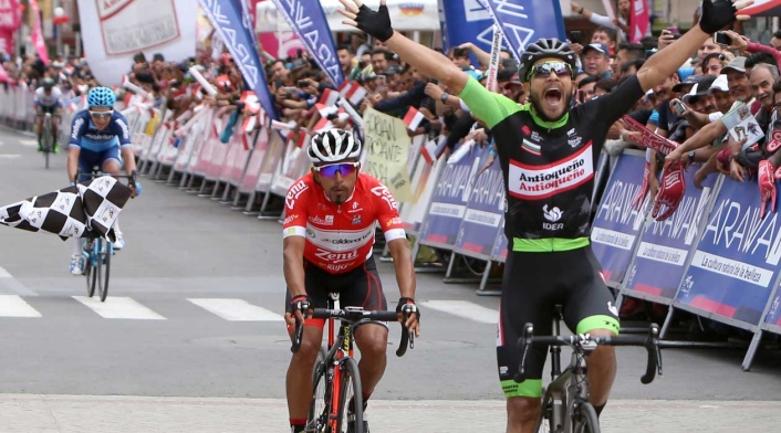 Carlos Julián Quintero al ganar la cuarta etapa del Clásico RCN