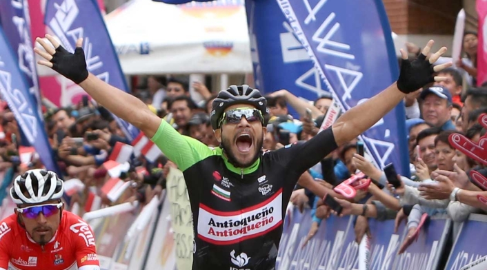 Carlos Julián Quintero al ganar la cuarta etapa del Clásico RCN