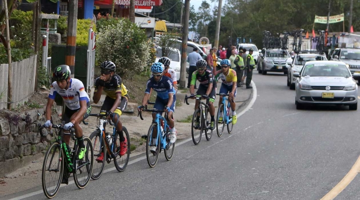 Los corredores fugados durante la cuarta etapa del Clásico RCN 2018