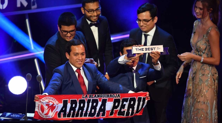 Hinchas de Perú que visitaron Rusia para la Copa Mundial 2018 hablan después de ganar el trofeo del FIFA Fan Award 2018