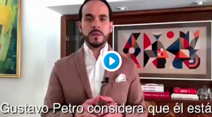 El abogado Abelardo de la Espriella anunciando su demanda contra Gustavo Petro