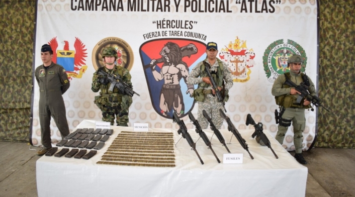 El material de guerra incautado por el ejército incluye fusiles y munición
