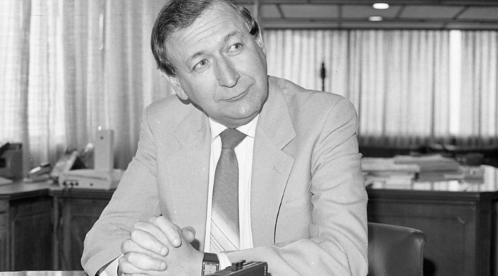 El procurador Carlos Mauro Hoyos fue secuestrado el 25 de enero de 1988 cuando se dirigía al aeropuerto José María Córdoba de Rionegro (Antioquia). Poco después fue asesinado.