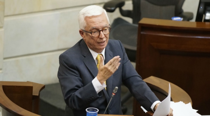 El senador Jorge Enrique Robledo insistió en la corrupción de los Bonos Agua.