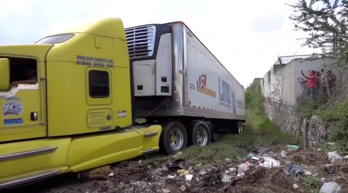 Un camión en el que se almacena más de un centenar de cadáveres, por falta de espacio en las morgues, en el estado mexicano de Jalisco.