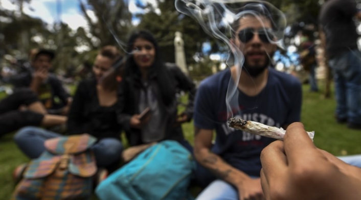 En Colombia, no cesa el debate por el porte y consumo de la dosis mínima